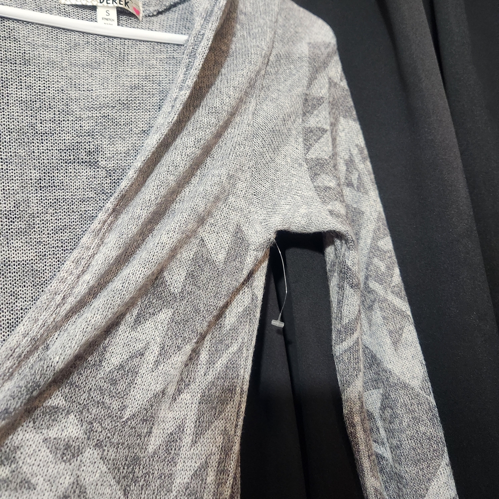 I'm In Love With Derek Aztec Open Front Hooded Cardigan Small Gray - Picture 5 of 16
